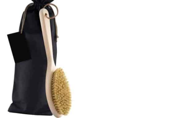 Pourquoi choisir une brosse en poils de sanglier pour vos cheveux ?